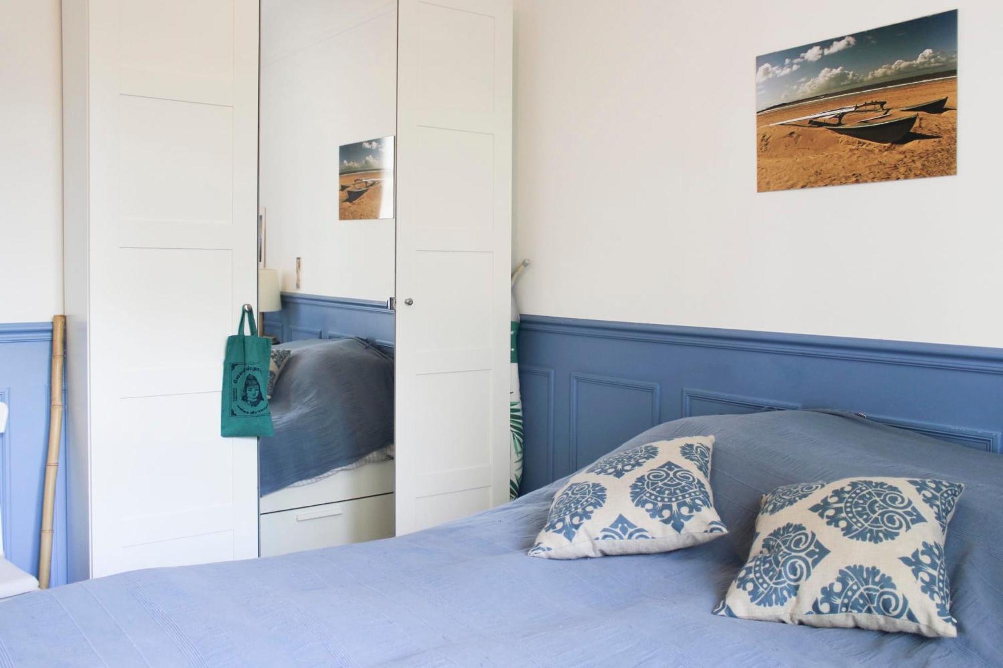 Appartement Spacious Family Nest Facing Square Des Epinette Parijs