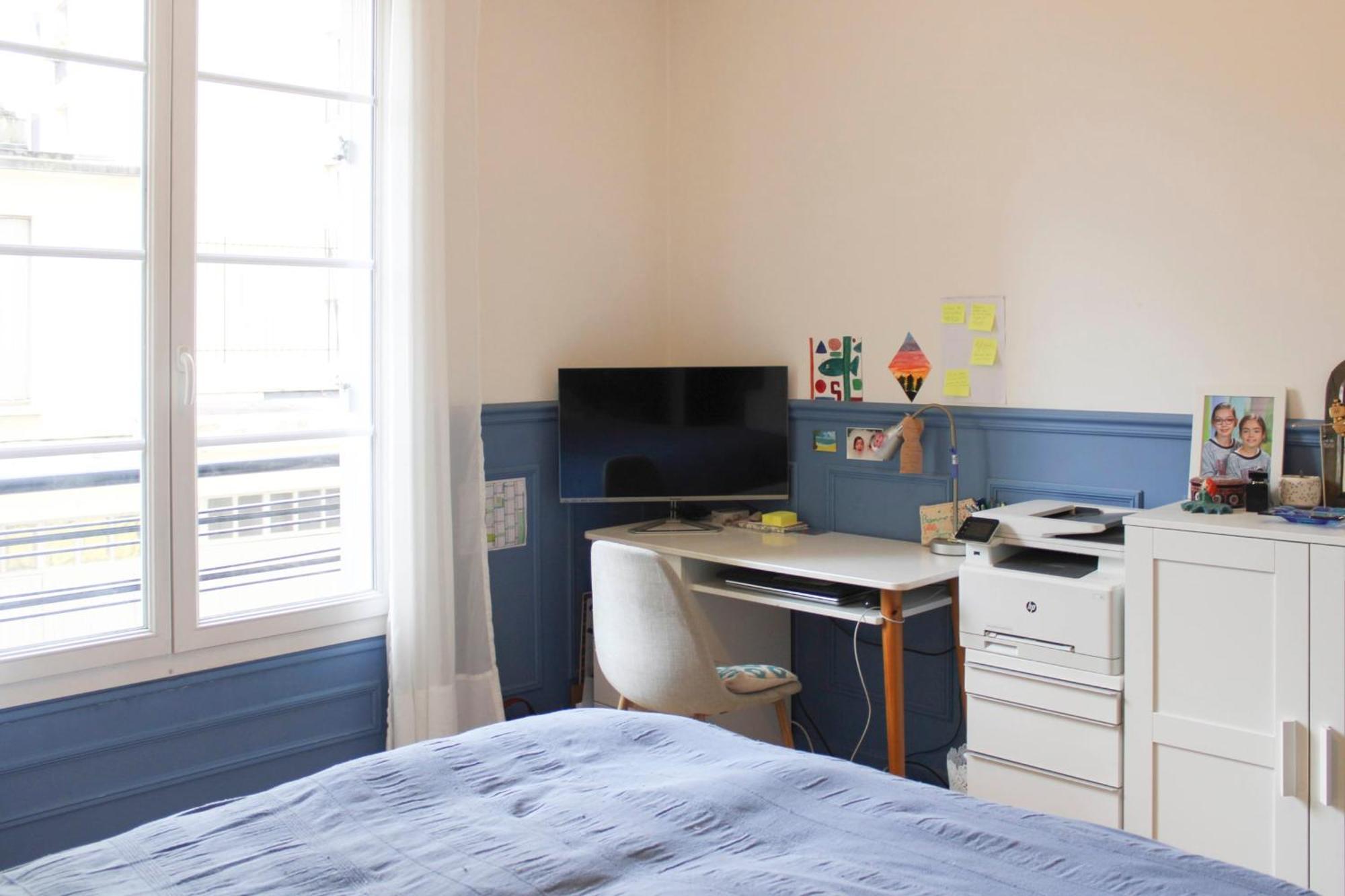 Spacious Family Nest Facing Square Des Epinette Appartement Parijs