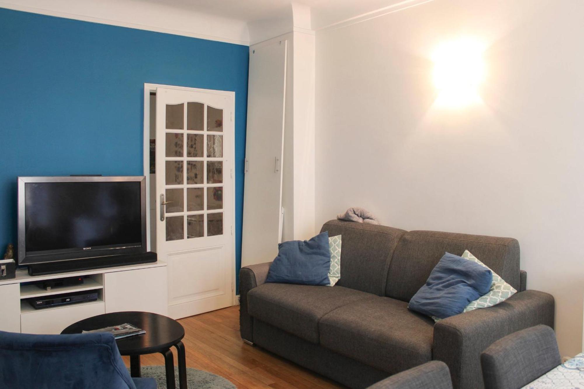 Spacious Family Nest Facing Square Des Epinette Appartement