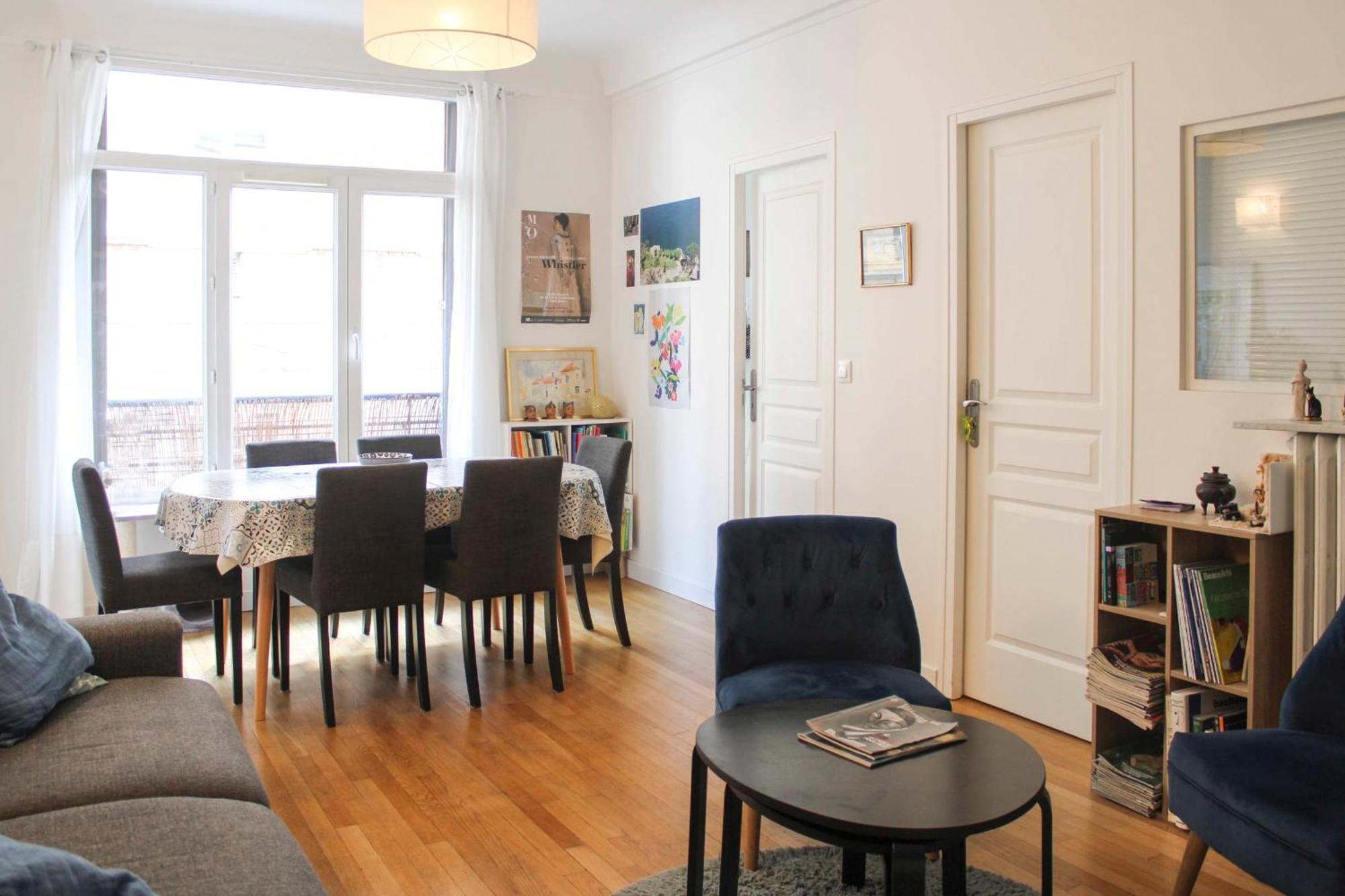 Spacious Family Nest Facing Square Des Epinette *