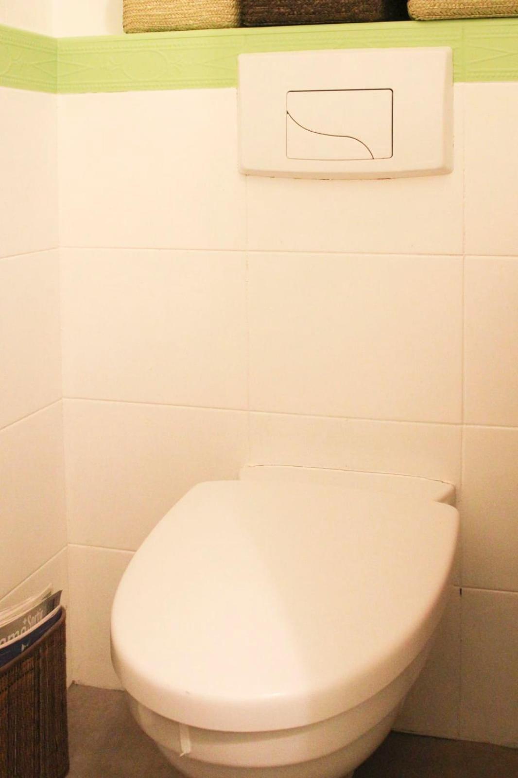 Appartement Spacious Family Nest Facing Square Des Epinette Parijs