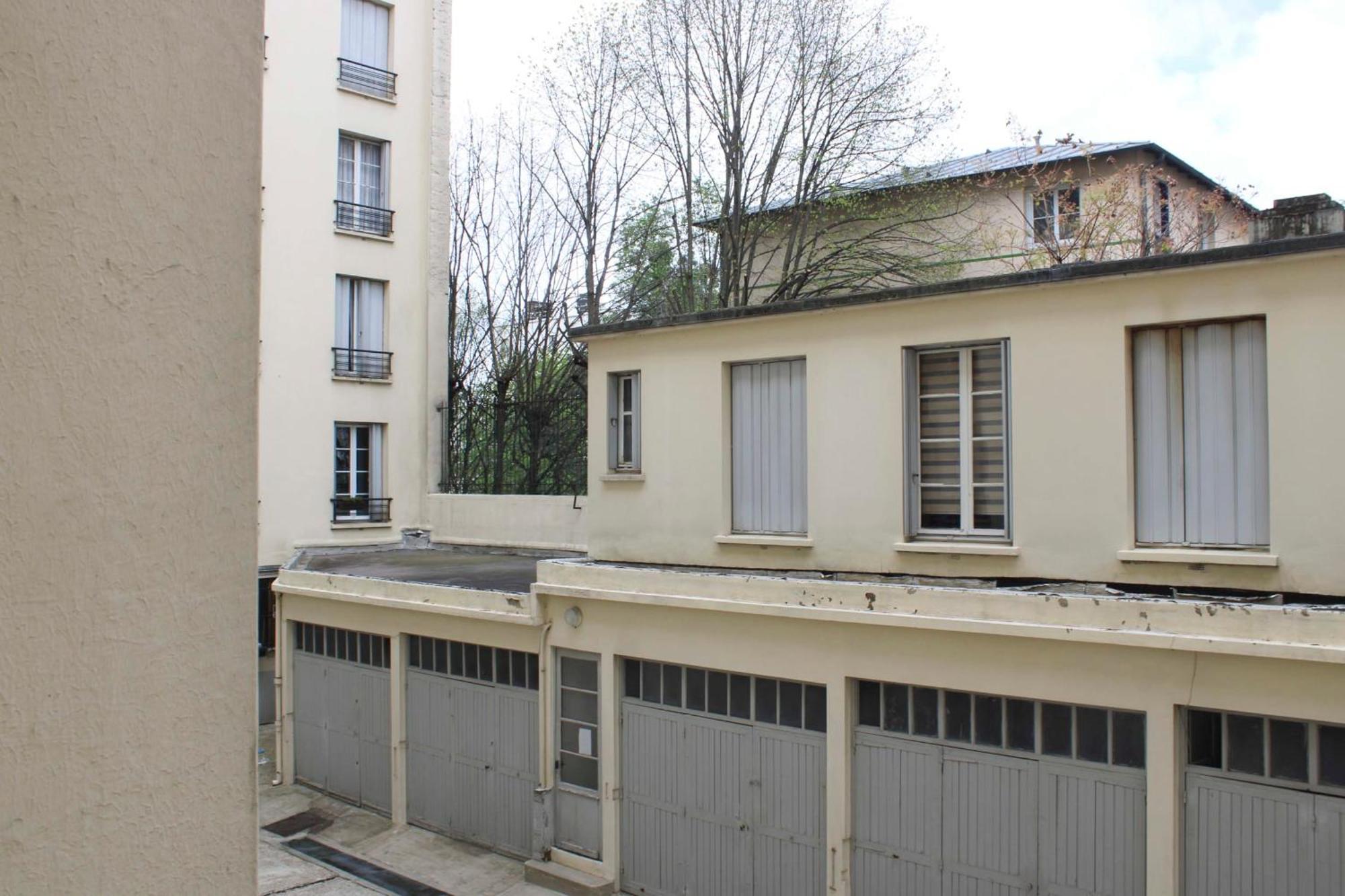 Spacious Family Nest Facing Square Des Epinette *