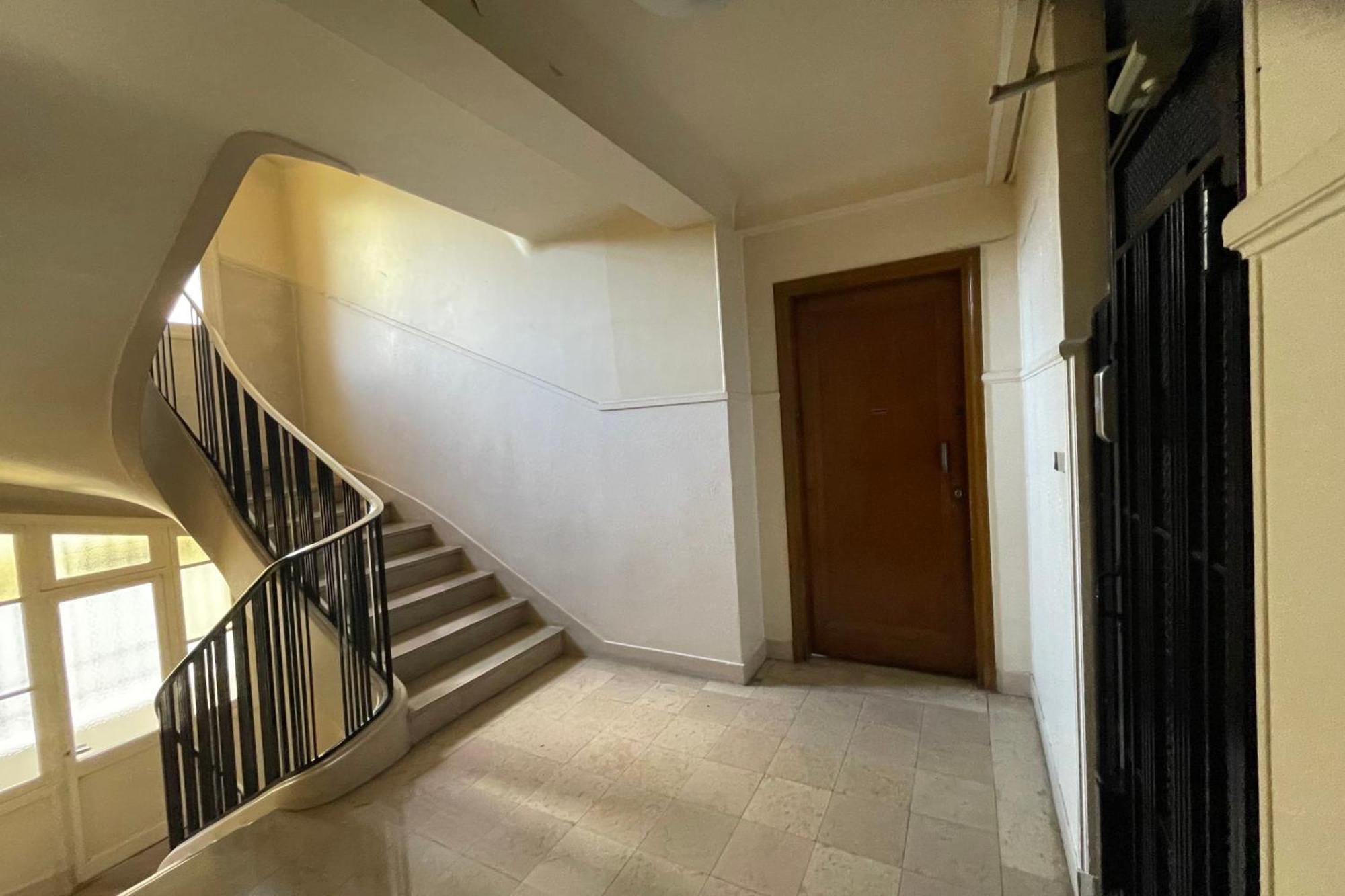 Spacious Family Nest Facing Square Des Epinette