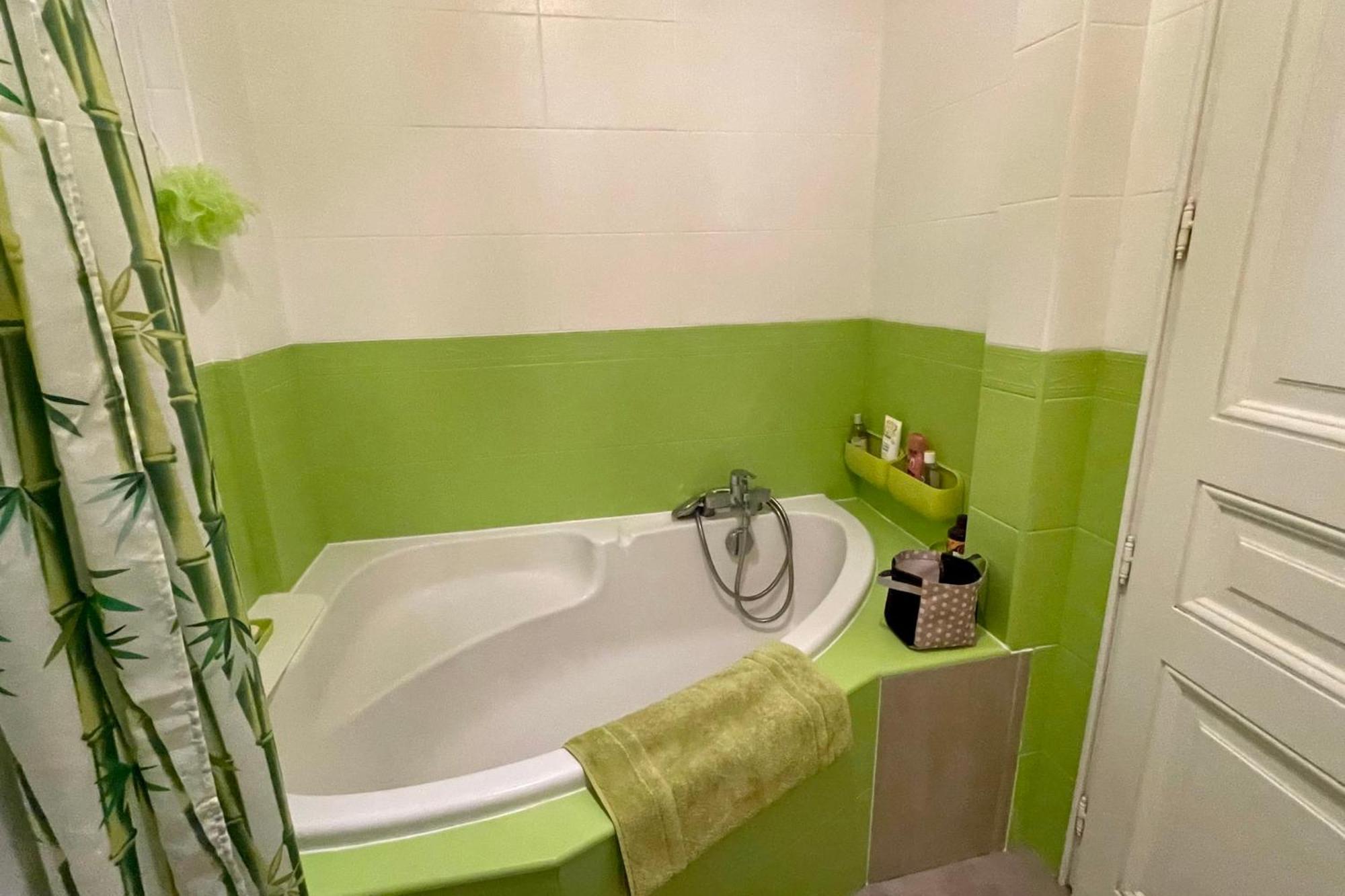 Spacious Family Nest Facing Square Des Epinette Appartement *