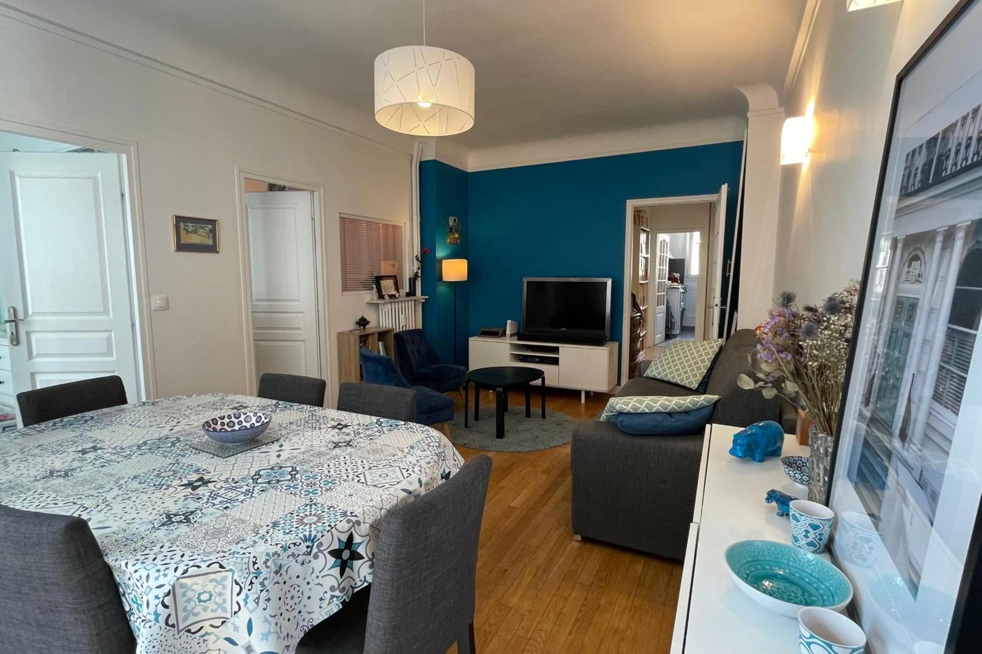 Appartement Spacious Family Nest Facing Square Des Epinette